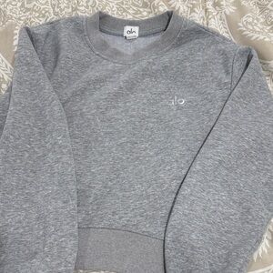 ALO Yoga women’s  Heather Gray Crewneck Sweater